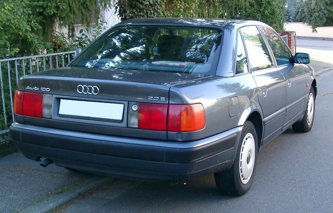 Audi 100 2.3E