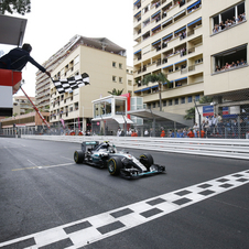 A mistake from Mercedes handed to the German his second consecutive win in the principalty