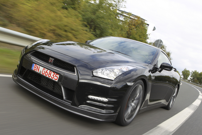 Nissan GT-R (R35) Black Edition