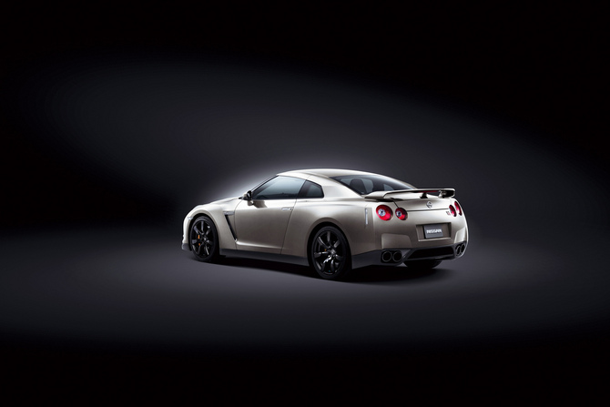 Nissan introduces the new Nissan GT-R