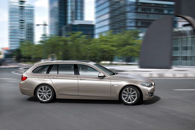 BMW unveils the new 5 Series Touring