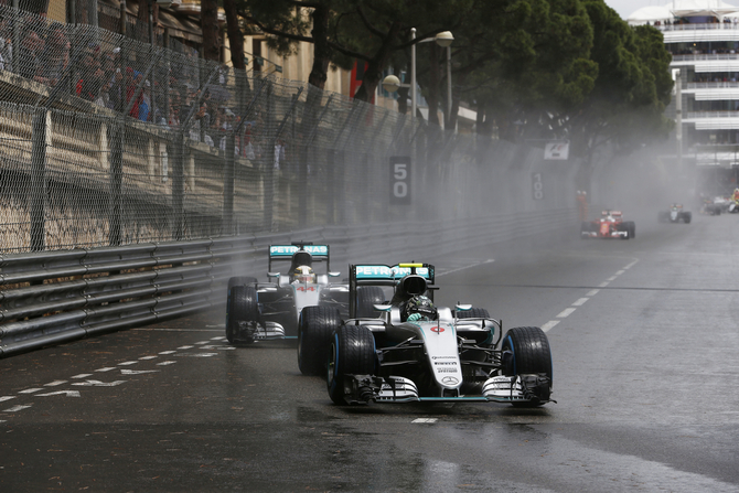 Red Bull delivered on a silver platter the victory in the Monaco Grand Prix to Lewis Hamilton with error on the pits