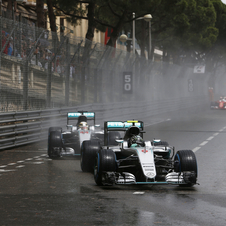 Red Bull delivered on a silver platter the victory in the Monaco Grand Prix to Lewis Hamilton with error on the pits