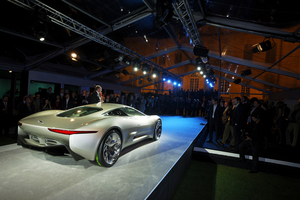 Jaguar confirms C-X75 hybrid supercar will be built