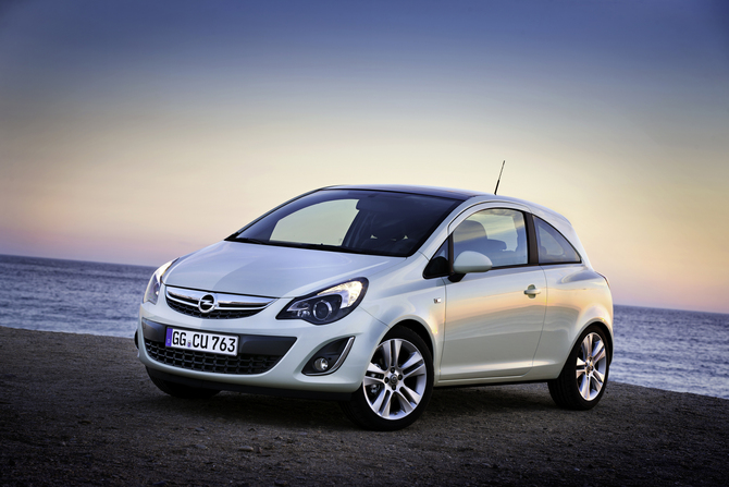 Ampera and Zafira Tourer Concept on the Opel stand