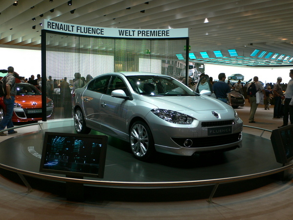 Renault introduces new Fluence sedan