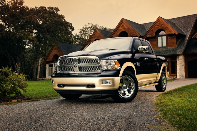 Dodge Ram 2500 Crew Cab 4X2 Laramie Longhorn Edition SWB