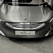 Peugeot HX1 Concept Pushes Avant-Garde Design with Plug-in Hybrid Engine