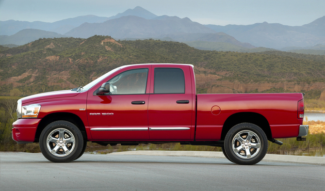 Dodge Ram 1500 Quad Cab 4X2 ST SWB