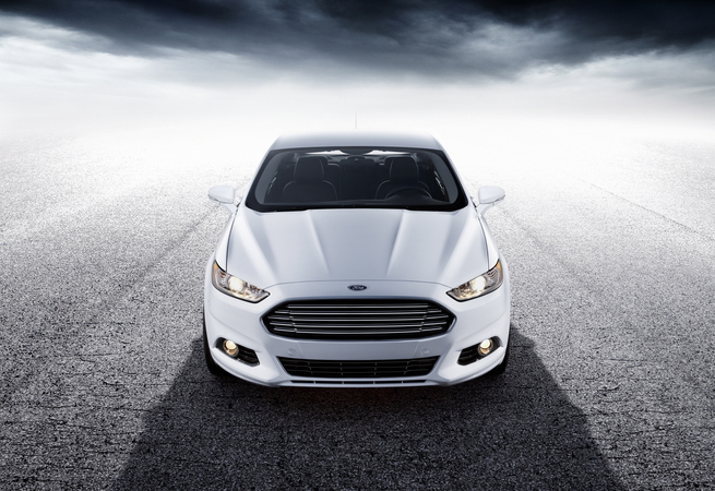 New Ford Fusion: first gasoline, hybrid and plug-in hybrid sedan