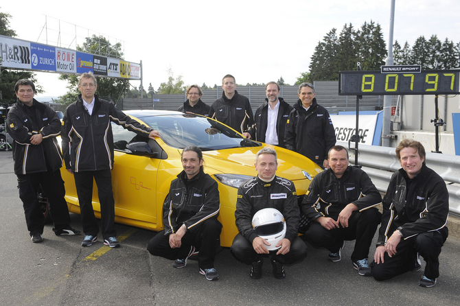 Renault Megane sets Nurburgring record