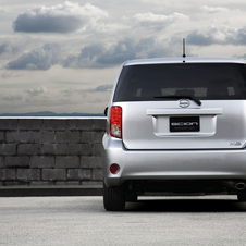 Scion xB 5-Door Wagon 5-Spd MT