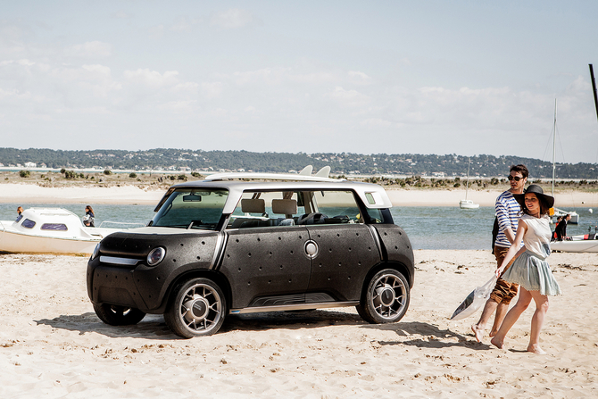 O carro vai estar em exibição nos Champs Elysée