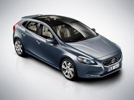 Volvo V40 Images Revealed Ahead of Geneva