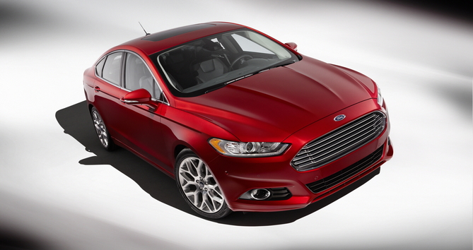 New Ford Fusion: first gasoline, hybrid and plug-in hybrid sedan