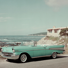 De acordo com Silvuni os designers de calçado dos anos 50 usaram carros contemporâneos como inspiração