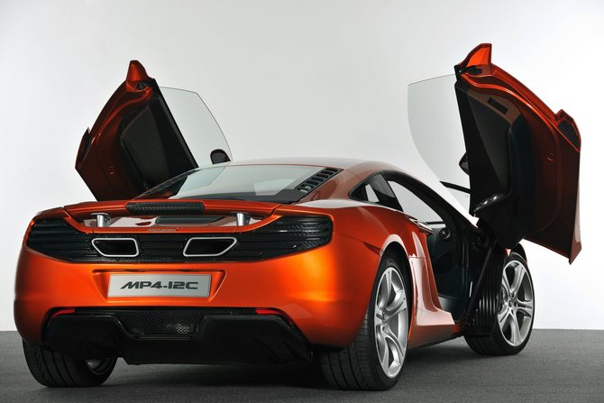 McLaren officially presents the MP4-12C