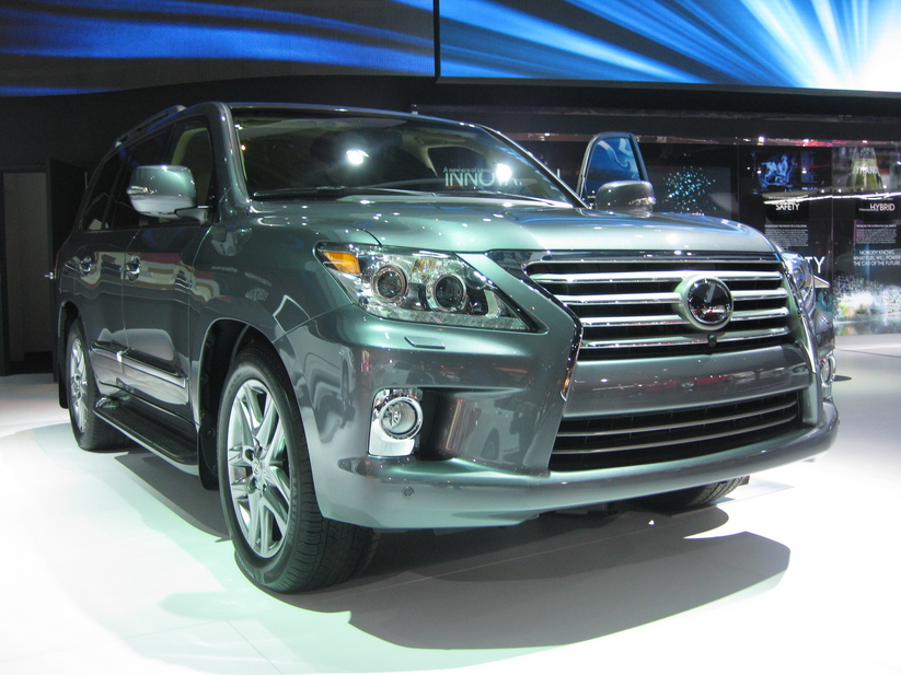 Lexus LX570 Gets New Lexus Nose and Extra Tech