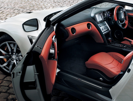 Nissan GTR Updated for 2013 with Better Response and Handling