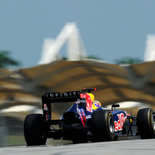 Vettel takes second pole in a row of the season in Malaysia