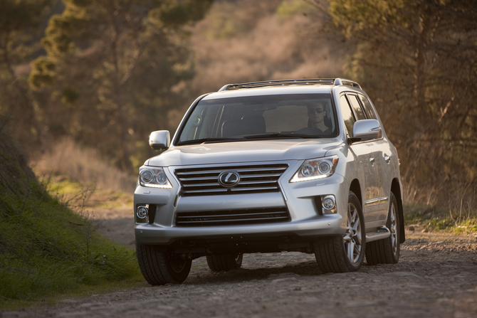 Lexus LX570 Gets New Lexus Nose and Extra Tech