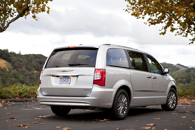 Chrysler Town & Country (modern) Touring