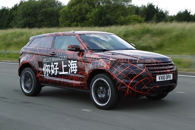 Range Rover Evoque goes funky for final testing