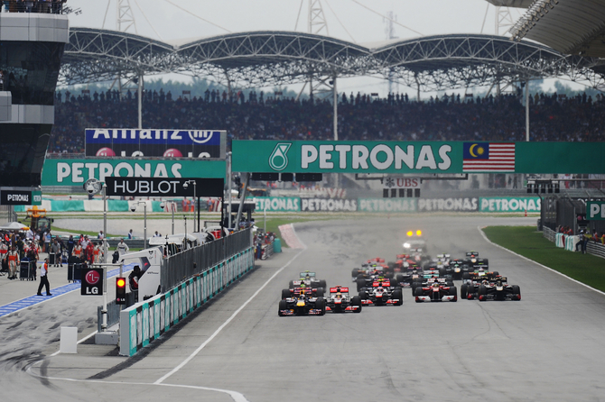 Vettel continues winning run in Malaysia