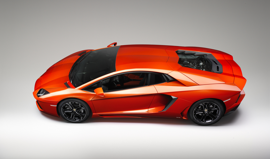 Lamborghini Aventador finally revealed