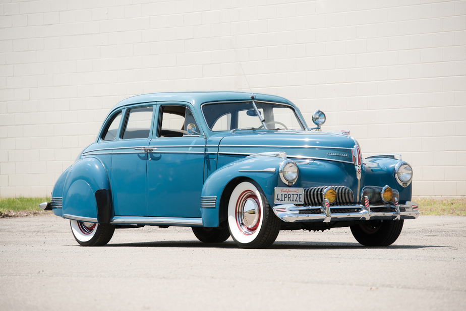 Studebaker Commander DeLux-Tone Sedan