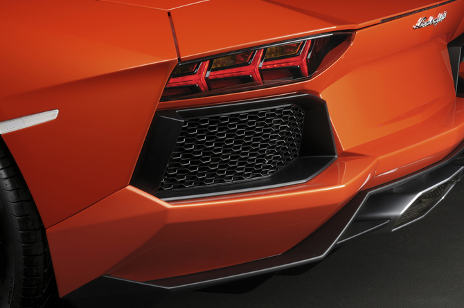 Lamborghini Aventador finally revealed