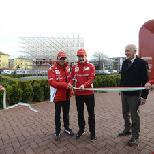 Fernando Alonso e Felipe Massa estiveram presentes na inauguração da exposição