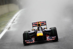 Hulkenberg storms into pole position in Brazil