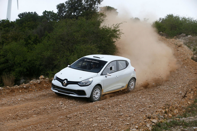 It replaces the 2006 Clio R.S. R3