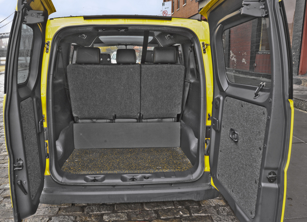 Le Celebre Taxi New Yorkais se Modernise avec le Nissan NV200