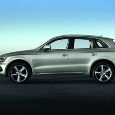 From the side, the new Q5 is basically identical