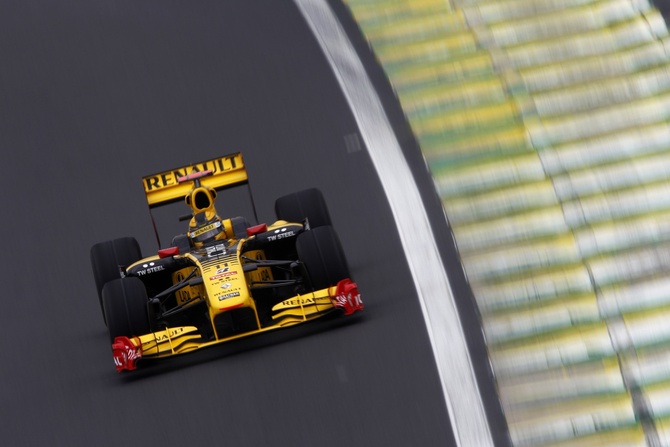 Hulkenberg storms into pole position in Brazil