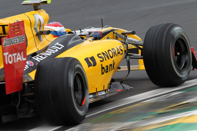 Hulkenberg storms into pole position in Brazil