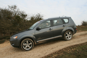 Mitsubishi Outlander ES 2WD