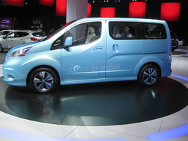 Nissan E-NV2000 Shows Concept for Future Electric Minivan