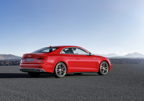 The top-range S5 will be equipped with the 3.0-liter V6 petrol engine with 354hp, 21hp more than its predecessor