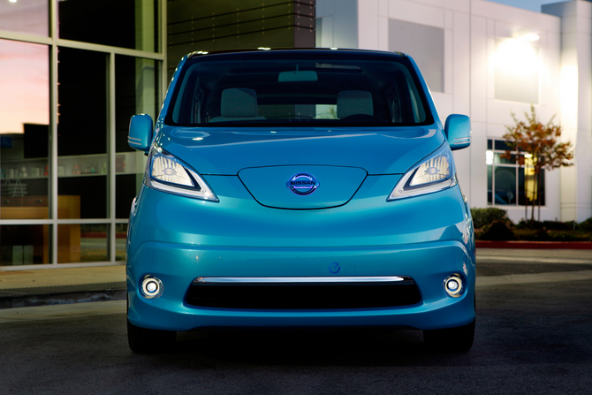 Nissan E-NV2000 Shows Concept for Future Electric Minivan