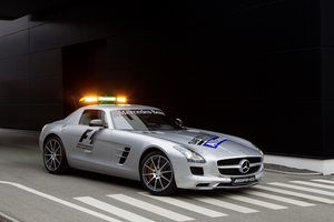 Mercedes Fields SLS AMG and C63 AMG Estate as F1 Safety Cars