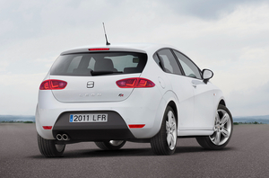 Seat Adds Spicy Leon FR+ with Bigger Engine to Leon Line-up, Cupra R Upgraded