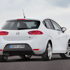 Seat Adds Spicy Leon FR+ with Bigger Engine to Leon Line-up, Cupra R Upgraded