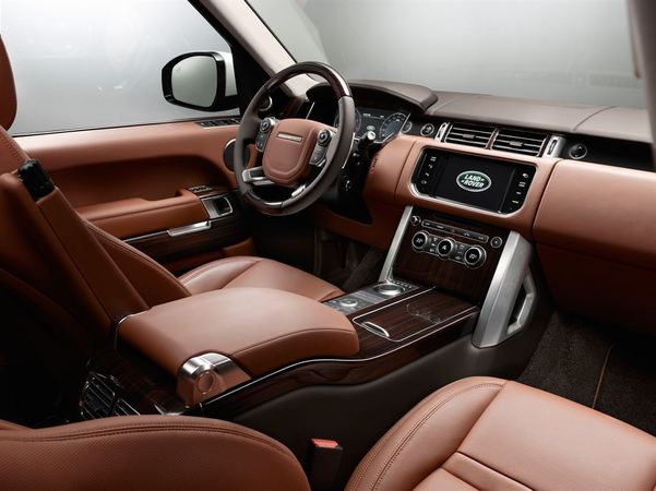 A versão Autobiography Black cobre o interior do Range Rover em couro