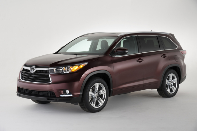 Toyota Introduces Third Generation Highlander with Hybrid Option