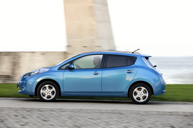 Nissan Leaf Spoiler w/ Solar Panels