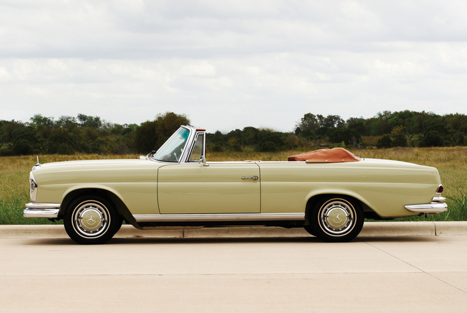 Mercedes-Benz 220 SE Cabriolet