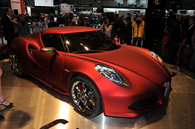 Alfa Romeo nveils the 4C Concept in Geneva